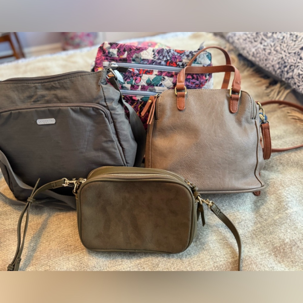Lot of 4 crossbody bags, Baggallini, Sasha & Sofi, Vera, Bradley, and Old Navy